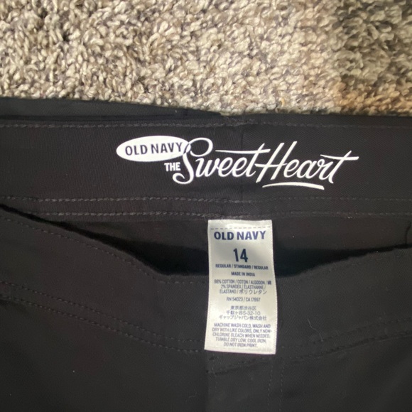 Old navy women’s black jeans size 14 - Picture 2 of 3